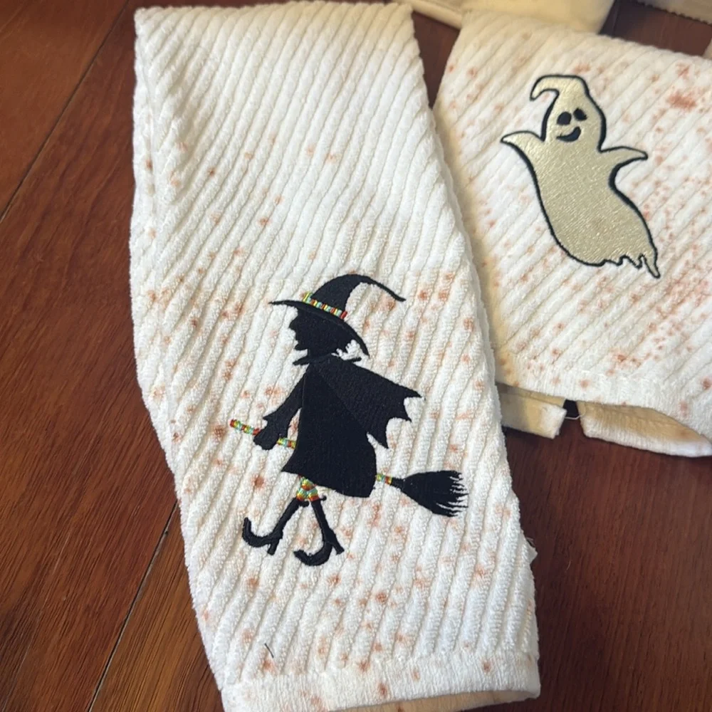 Halloween ghost pumpkin witch kitchen towels and oven mitts Linens & Things new